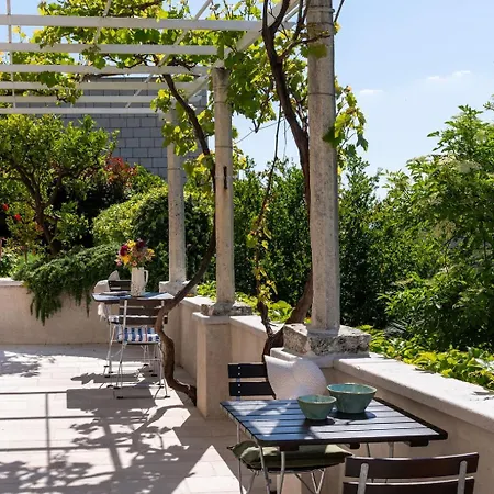 Maro & Baro Apartments, Near Old Town