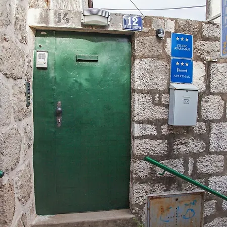 マロ＆バロ アパート *